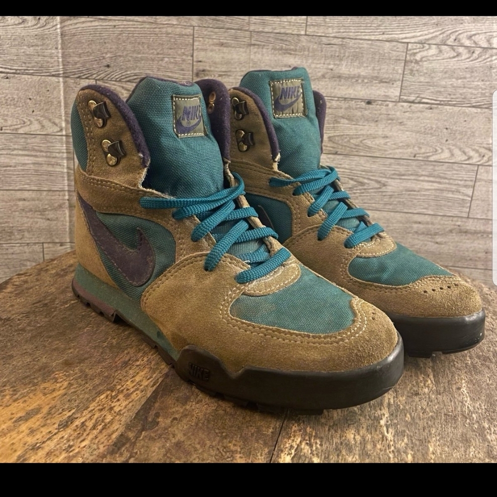 VINTAGE 1992 Nike Air Calderas Size 6.5